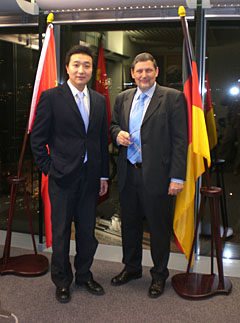Prof. Dr. Dieter Flämig und Yu Li